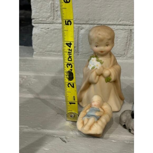 Vintage Editions in Porcelain Nativity Set - Picture 13 of 14